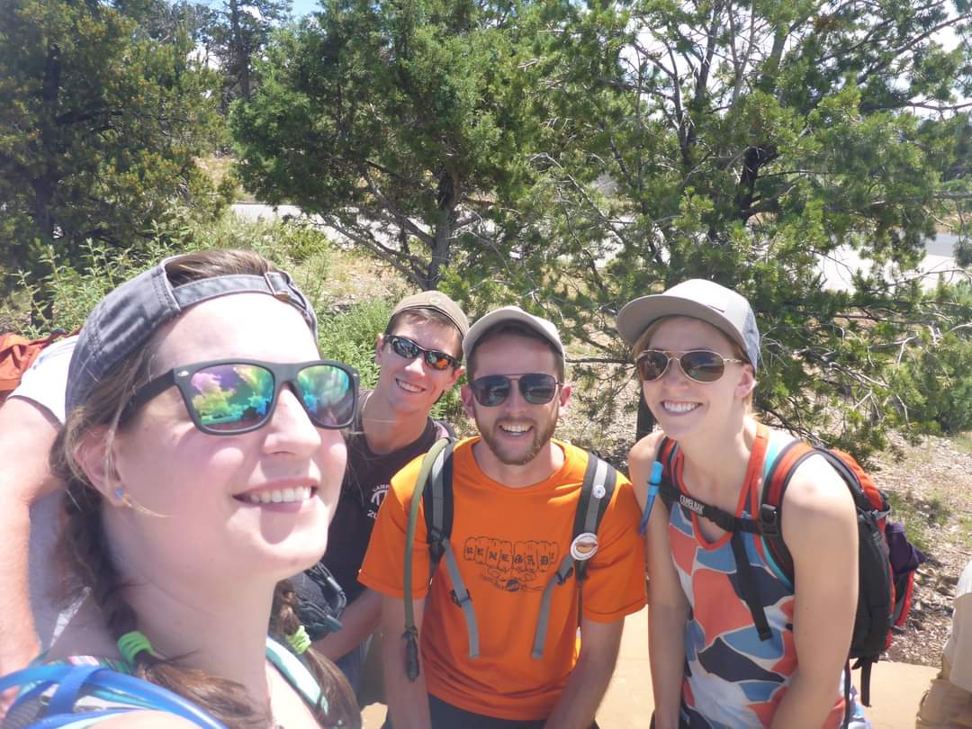 C1NG_AZ_Hike_arizona location page group of people